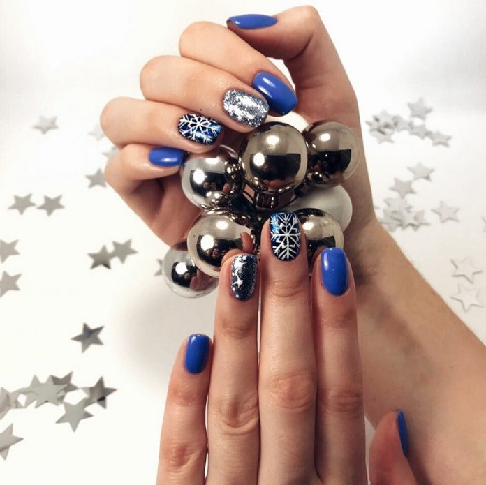 manikyur-na-novyj-god-foto (1) Brillante manucure du Nouvel An 2026: exemples de photos