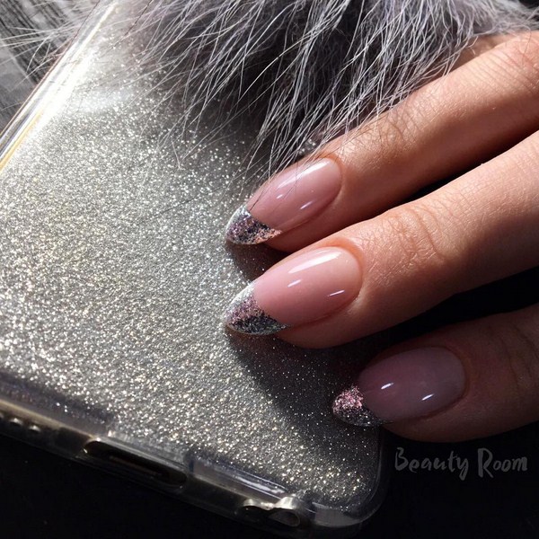 Brillante manucure du Nouvel An 2026: exemples de photos