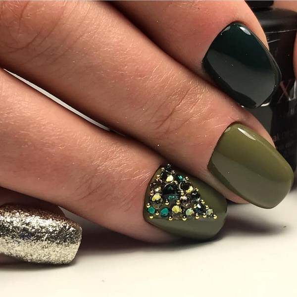 Brillante manucure du Nouvel An 2026: exemples de photos