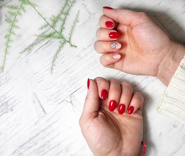 Brillante manucure du Nouvel An 2026: exemples de photos