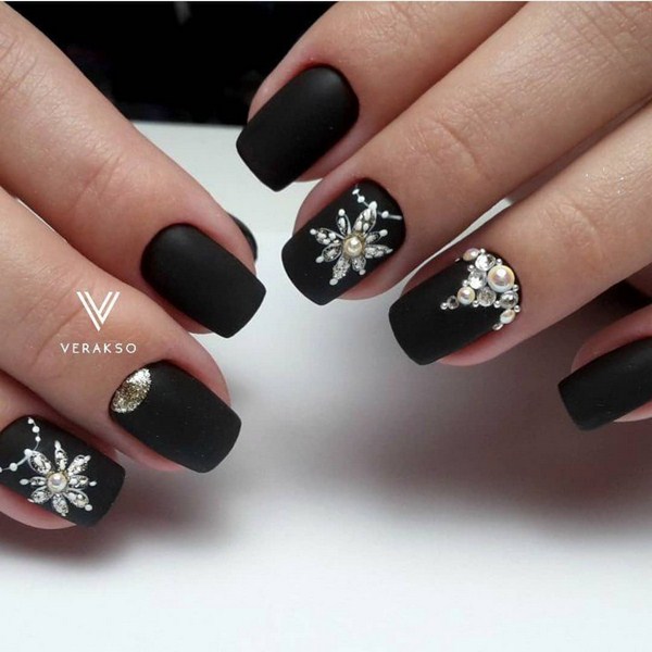 Brillante manucure du Nouvel An 2026: exemples de photos