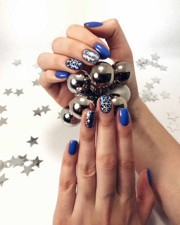 Brillante manucure du Nouvel An 2026: exemples de photos