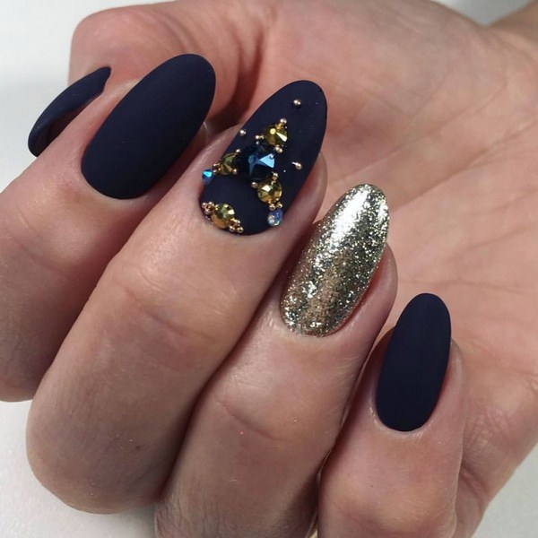 Brillante manucure du Nouvel An 2026: exemples de photos