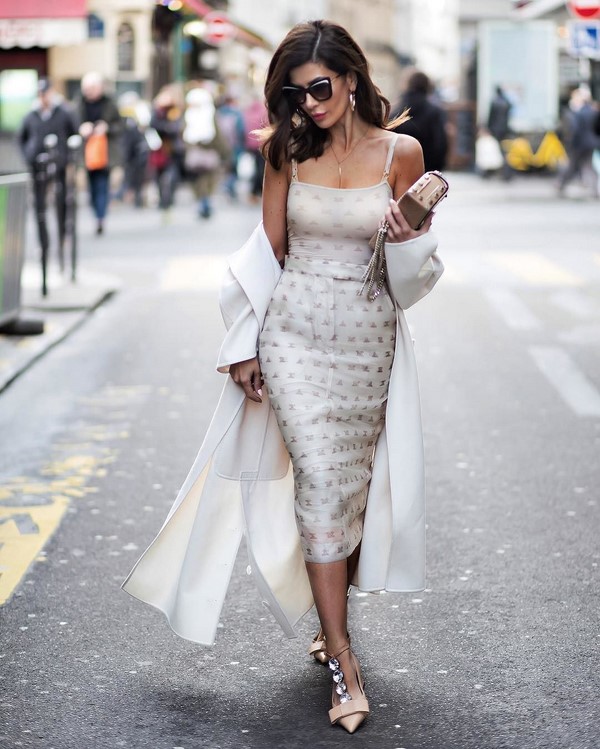 Les imperméables et trenchs les plus élégants 2025-2026: modèles et styles à la mode sur la photo