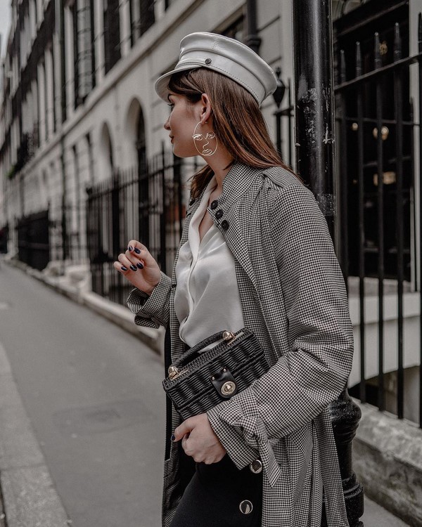 Les imperméables et trenchs les plus élégants 2025-2026: modèles et styles à la mode sur la photo