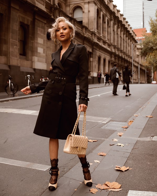 Les imperméables et trenchs les plus élégants 2025-2026: modèles et styles à la mode sur la photo