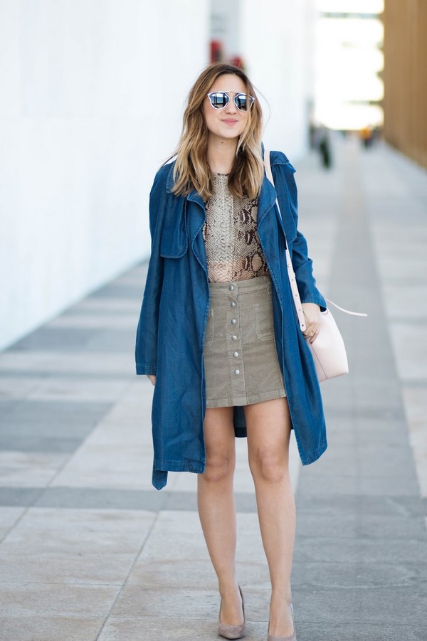 Les imperméables et trenchs les plus élégants 2025-2026: modèles et styles à la mode sur la photo