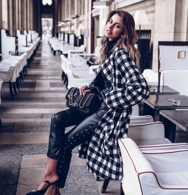 Les imperméables et trenchs les plus élégants 2025-2026: modèles et styles à la mode sur la photo