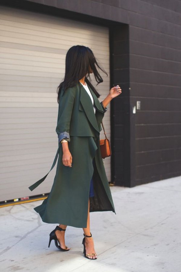 Les imperméables et trenchs les plus élégants 2025-2026: modèles et styles à la mode sur la photo