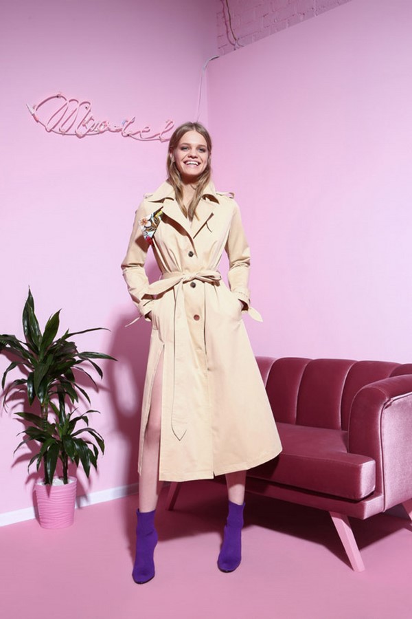 Les imperméables et trenchs les plus élégants 2025-2026: modèles et styles à la mode sur la photo