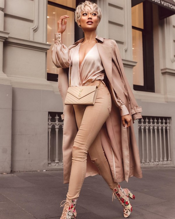 Les imperméables et trenchs les plus élégants 2025-2026: modèles et styles à la mode sur la photo