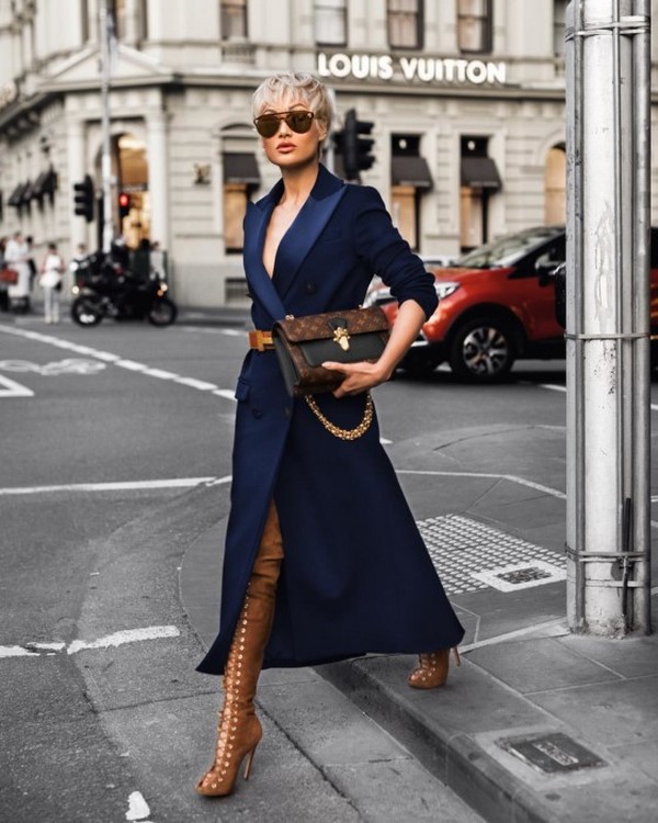 Les imperméables et trenchs les plus élégants 2025-2026: modèles et styles à la mode sur la photo