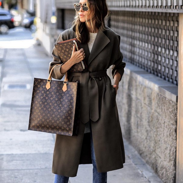 Les imperméables et trenchs les plus élégants 2025-2026: modèles et styles à la mode sur la photo