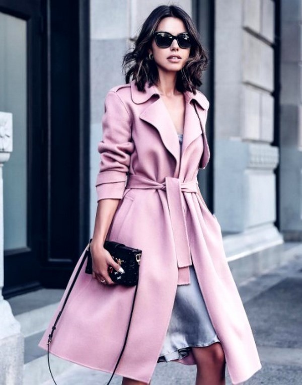 Les imperméables et trenchs les plus élégants 2025-2026: modèles et styles à la mode sur la photo