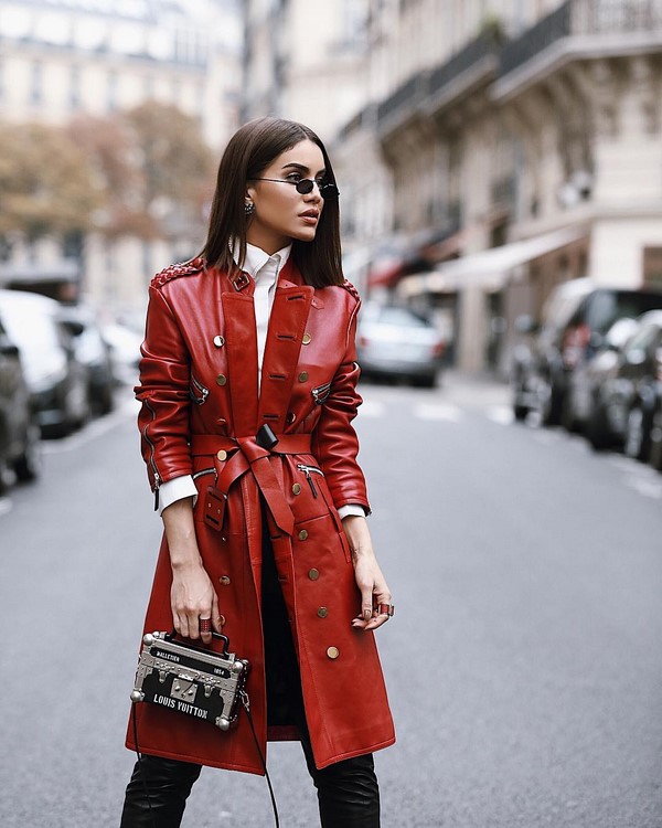 Les imperméables et trenchs les plus élégants 2025-2026: modèles et styles à la mode sur la photo