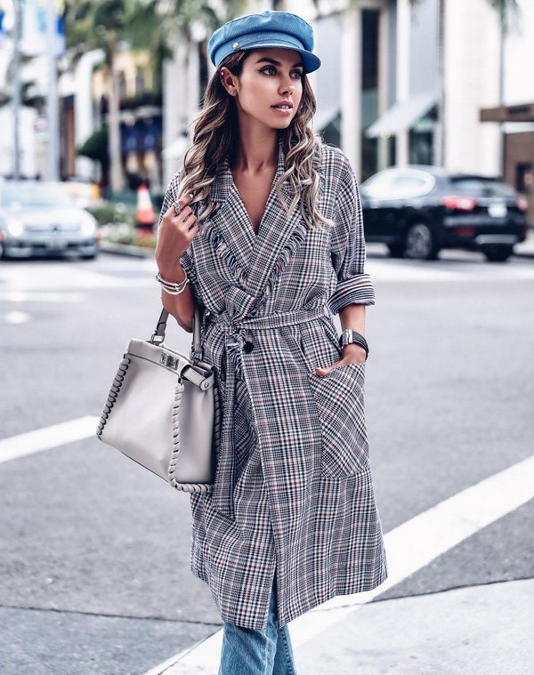 Les imperméables et trenchs les plus élégants 2025-2026: modèles et styles à la mode sur la photo