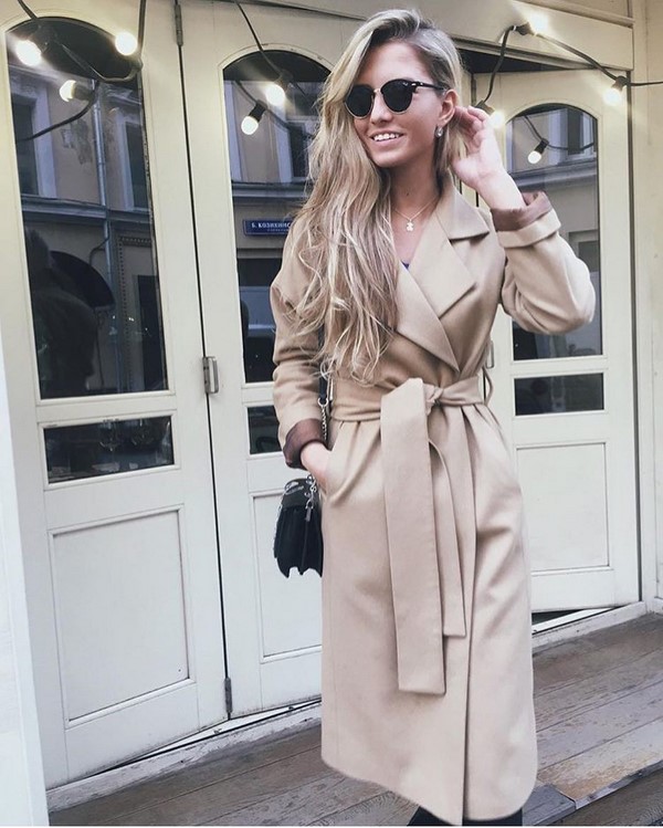 Les imperméables et trenchs les plus élégants 2025-2026: modèles et styles à la mode sur la photo