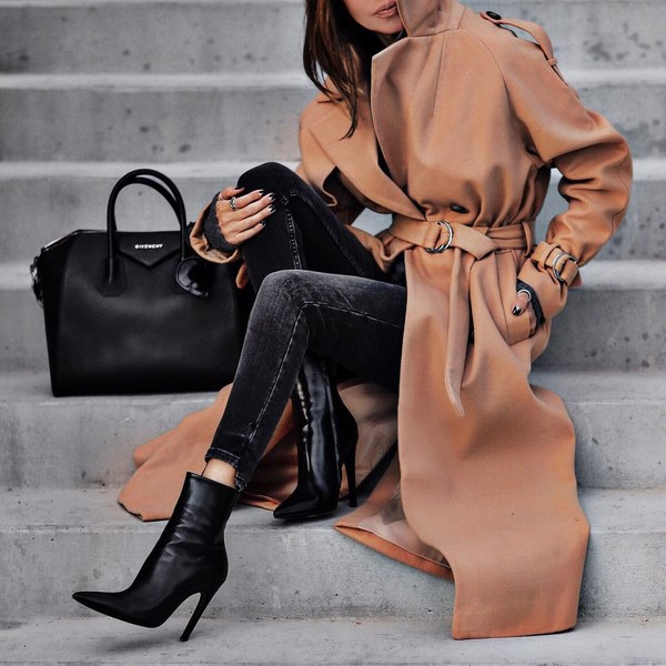 Les imperméables et trenchs les plus élégants 2025-2026: modèles et styles à la mode sur la photo