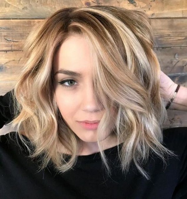 Nouvelles coupes de cheveux pour cheveux mi-longs 2025-2026: les meilleures idées photo