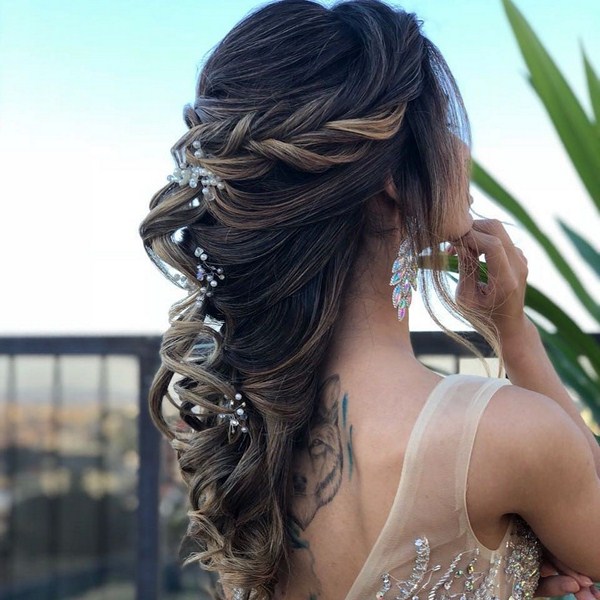 Nouvelles coiffures pour la nouvelle année 2026: les meilleures idées pour la coiffure du nouvel an pour tous les goûts