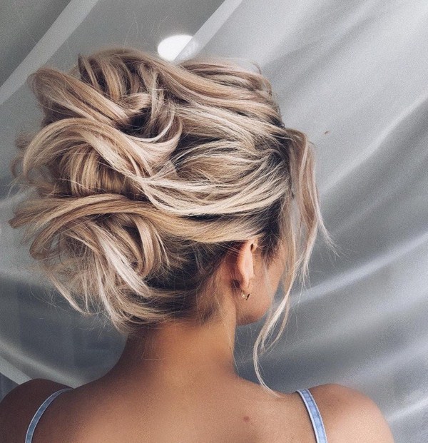 Nouvelles coiffures pour la nouvelle année 2026: les meilleures idées pour la coiffure du nouvel an pour tous les goûts