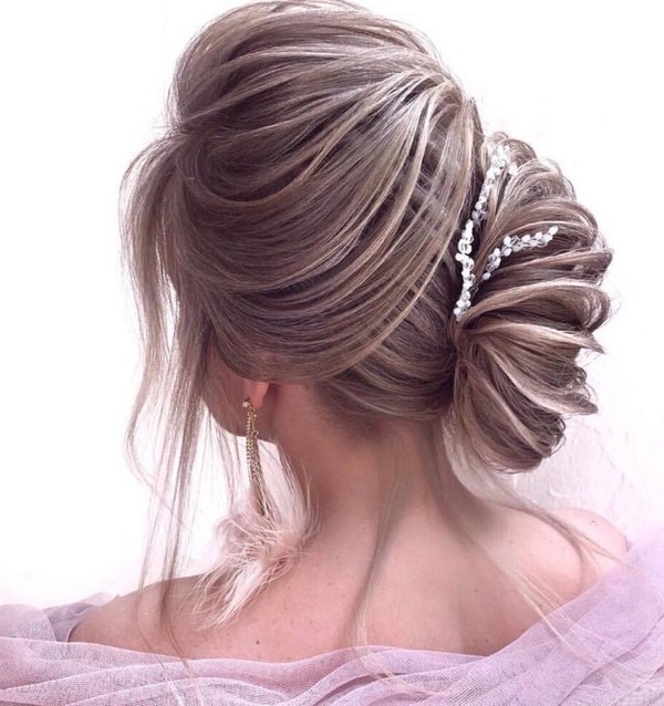 Nouvelles coiffures pour la nouvelle année 2026: les meilleures idées pour la coiffure du nouvel an pour tous les goûts