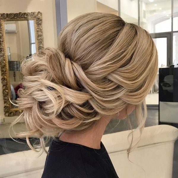 Nouvelles coiffures pour la nouvelle année 2026: les meilleures idées pour la coiffure du nouvel an pour tous les goûts