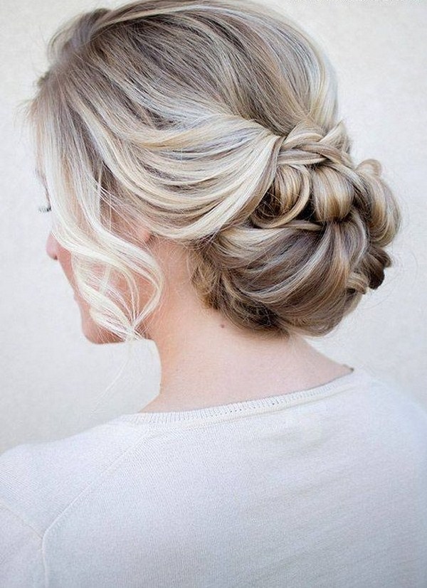 Nouvelles coiffures pour la nouvelle année 2026: les meilleures idées pour la coiffure du nouvel an pour tous les goûts