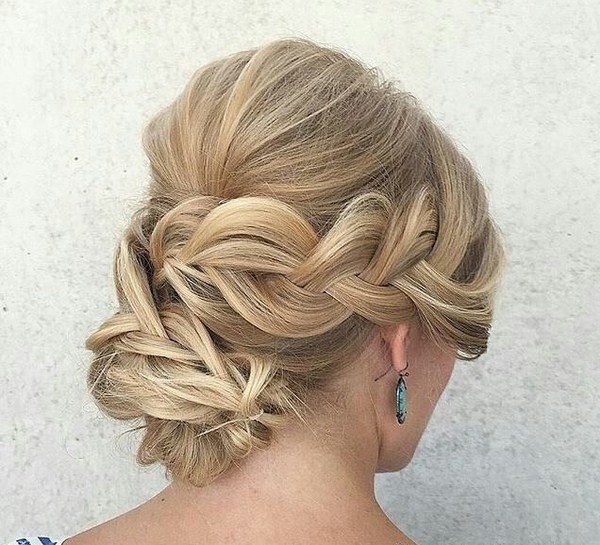 Nouvelles coiffures pour la nouvelle année 2026: les meilleures idées pour la coiffure du nouvel an pour tous les goûts