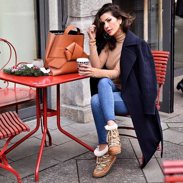 Comment s'habiller en hiver dans la saison 2025-2026: les meilleures images pour plus de 100 photos