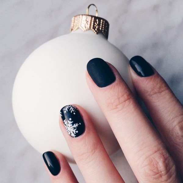 Nouvelle manucure hiver 2025-2026: TOP 10 des tendances du nail art hivernal