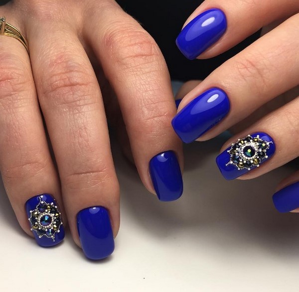 Nouvelle manucure hiver 2025-2026: TOP 10 des tendances du nail art hivernal