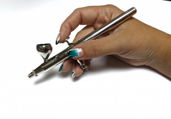 Nouvelle manucure hiver 2025-2026: TOP 10 des tendances du nail art hivernal