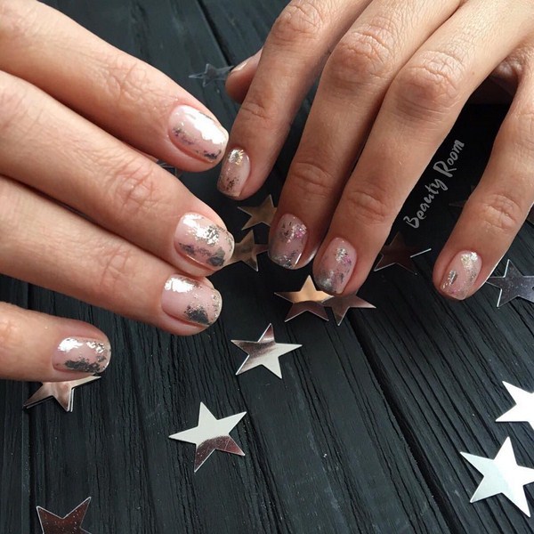 Tendances de manucure pour les très petits ongles 2025-2026: actualités de la mode et tendances du design