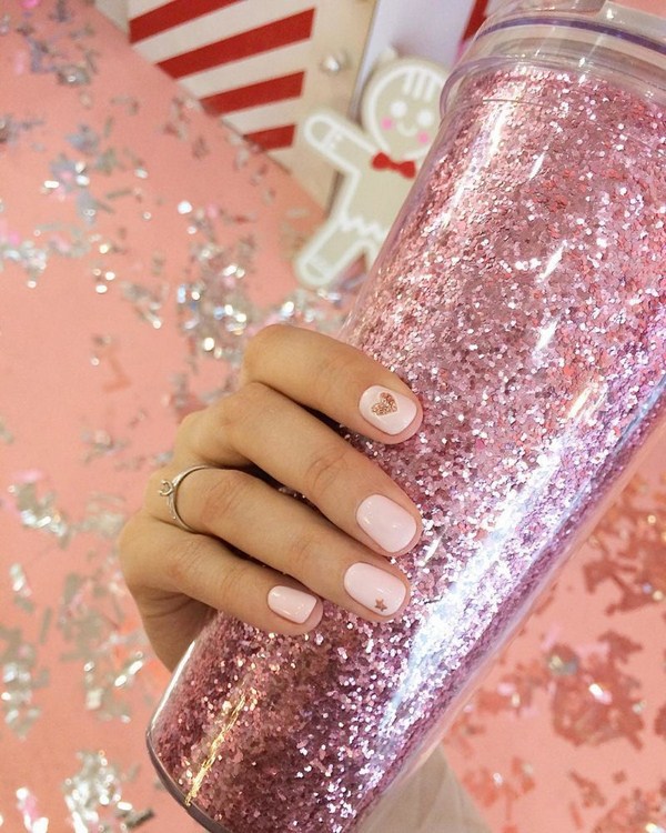 Tendances de manucure pour les très petits ongles 2025-2026: actualités de la mode et tendances du design