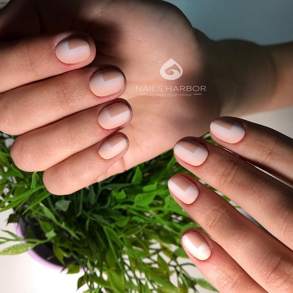 Tendances de manucure pour les très petits ongles 2025-2026: actualités de la mode et tendances du design