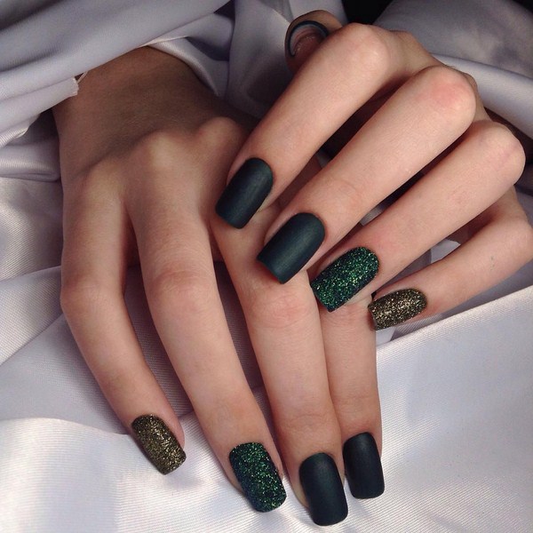 Ongles festifs à paillettes 2025-2026: la manucure la plus chic de la photo