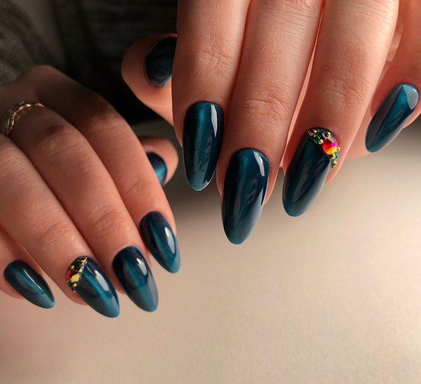 Ongles festifs à paillettes 2025-2026: la manucure la plus chic de la photo