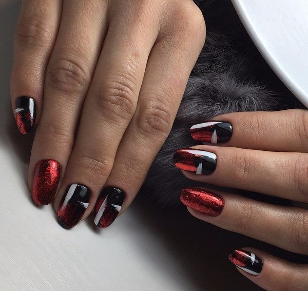 Ongles festifs à paillettes 2025-2026: la manucure la plus chic de la photo