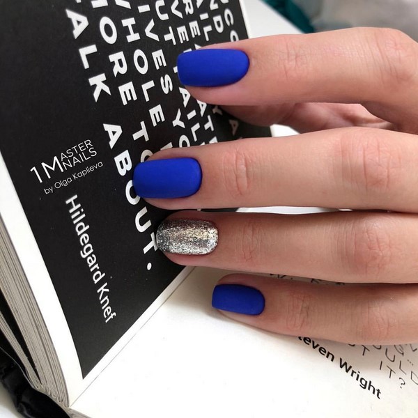 Ongles festifs à paillettes 2025-2026: la manucure la plus chic de la photo