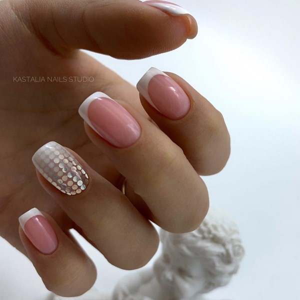 Ongles festifs à paillettes 2025-2026: la manucure la plus chic de la photo