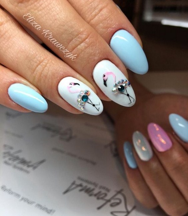 La manucure la plus à la mode avec des strass: de grandes idées et des photos colorées de la saison 2025-2026