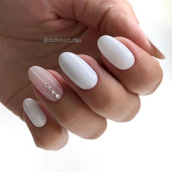 La manucure la plus à la mode avec des strass: de grandes idées et des photos colorées de la saison 2025-2026