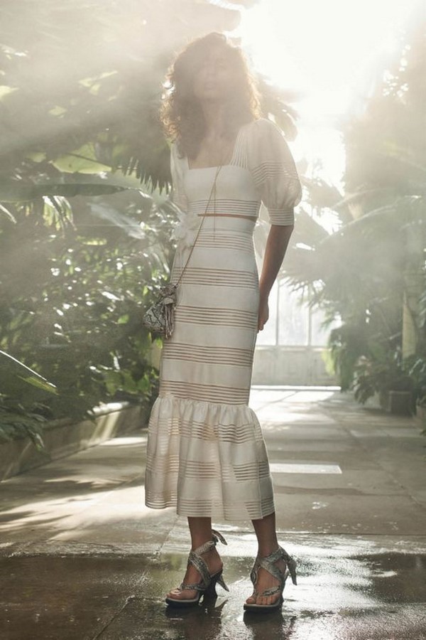 Robes étonnantes printemps-été 2026: tendances et tendances de la mode, les meilleures nouvelles photo