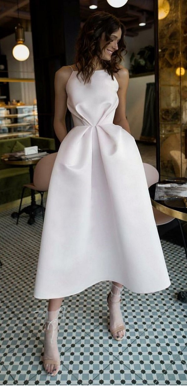 Robes étonnantes printemps-été 2026: tendances et tendances de la mode, les meilleures nouvelles photo