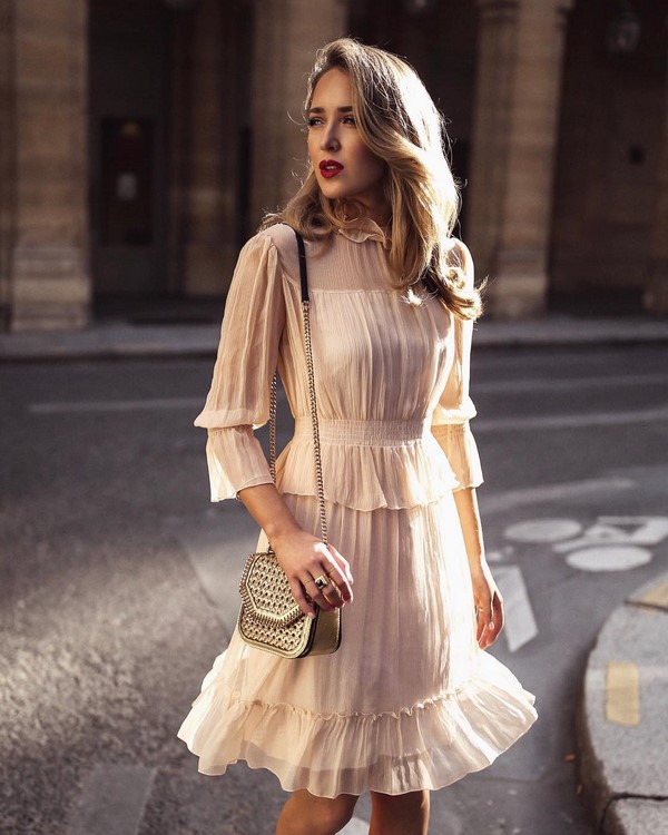 Robes étonnantes printemps-été 2026: tendances et tendances de la mode, les meilleures nouvelles photo