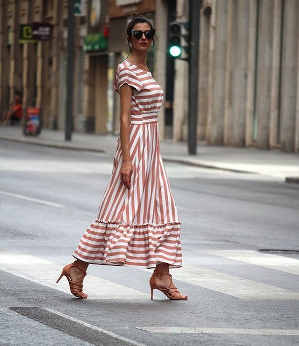 Robes étonnantes printemps-été 2026: tendances et tendances de la mode, les meilleures nouvelles photo