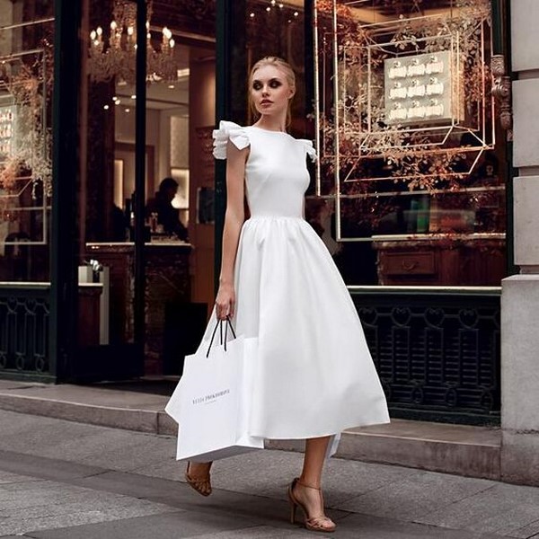 Robes étonnantes printemps-été 2026: tendances et tendances de la mode, les meilleures nouvelles photo