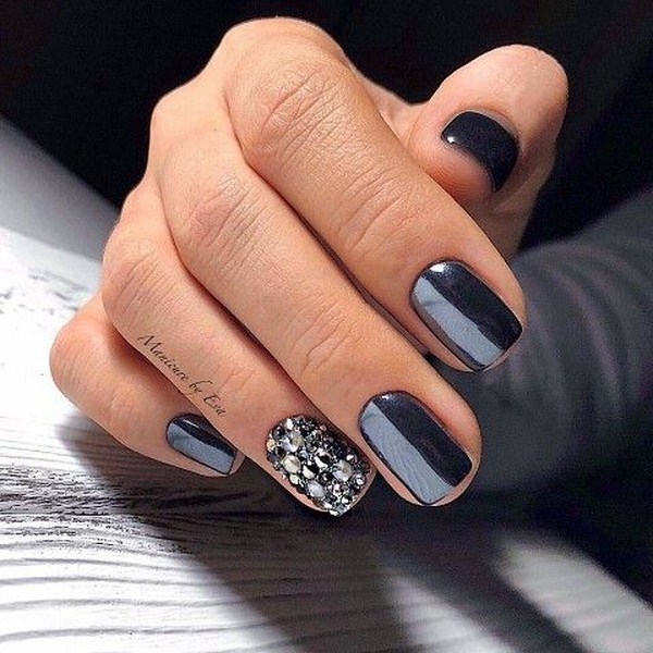 La manucure la plus à la mode avec des strass: de grandes idées et des photos colorées de la saison 2025-2026