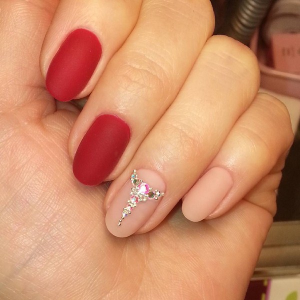 La manucure la plus à la mode avec des strass: de grandes idées et des photos colorées de la saison 2025-2026